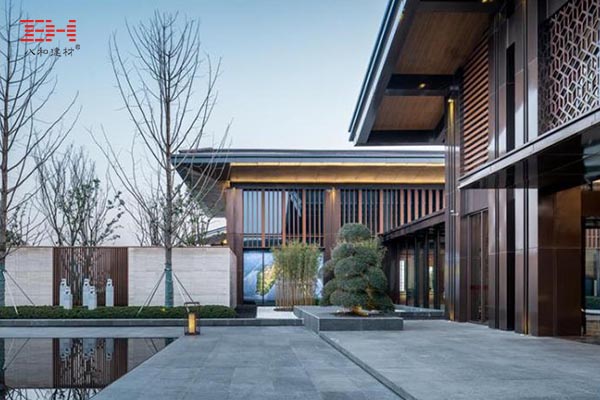 仿木紋鋁方通、仿木紋鋁板在中式院落建筑上的應(yīng)用—合肥金科·半島壹號(hào)